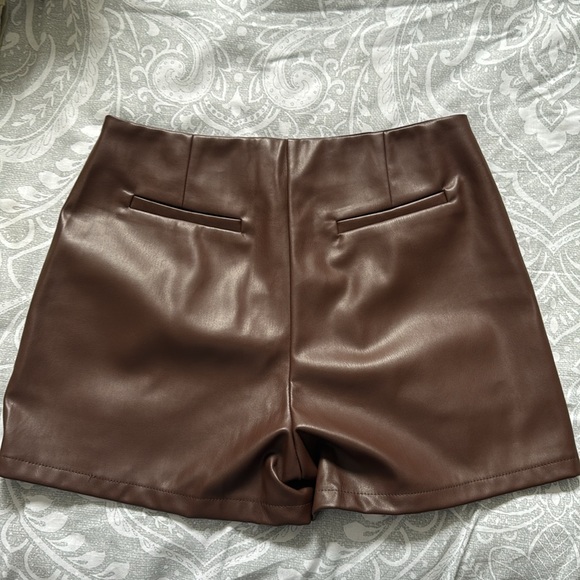 Chocolate leather shorts - Picture 2 of 4